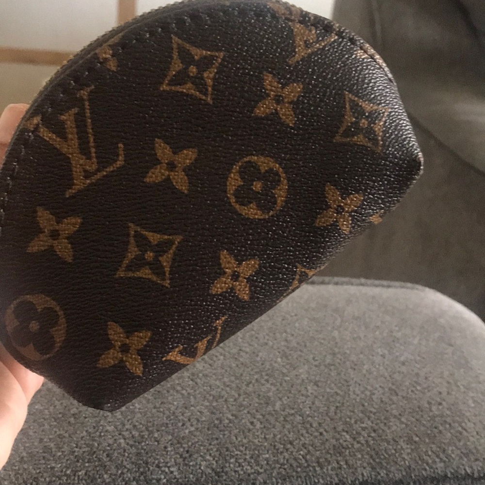 Louis Vuitton makeup bag✨✨✨